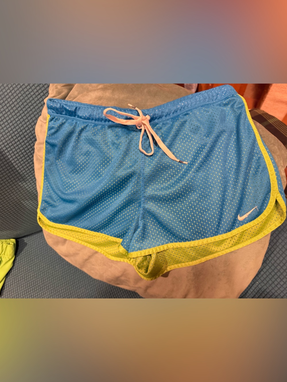 EUC Womens vintage Nike mesh reversible shorts lime green & bright blue size M